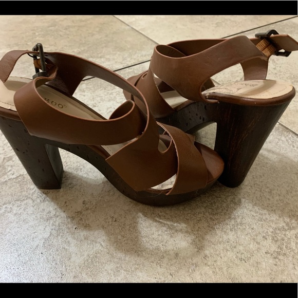 Tan heels 🛑 - Picture 2 of 7